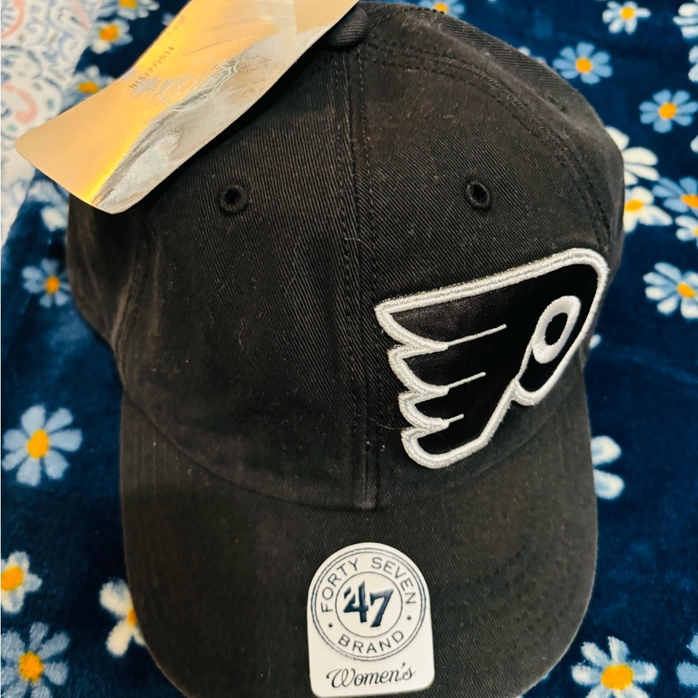 BRAND NEW- Women’s Philadelphia Flyers ‘47 Brand Black Baseball Hat
